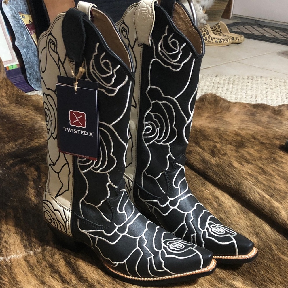 Twisted X Black and White Rose-Embroidered Heeled Cowboy Boots